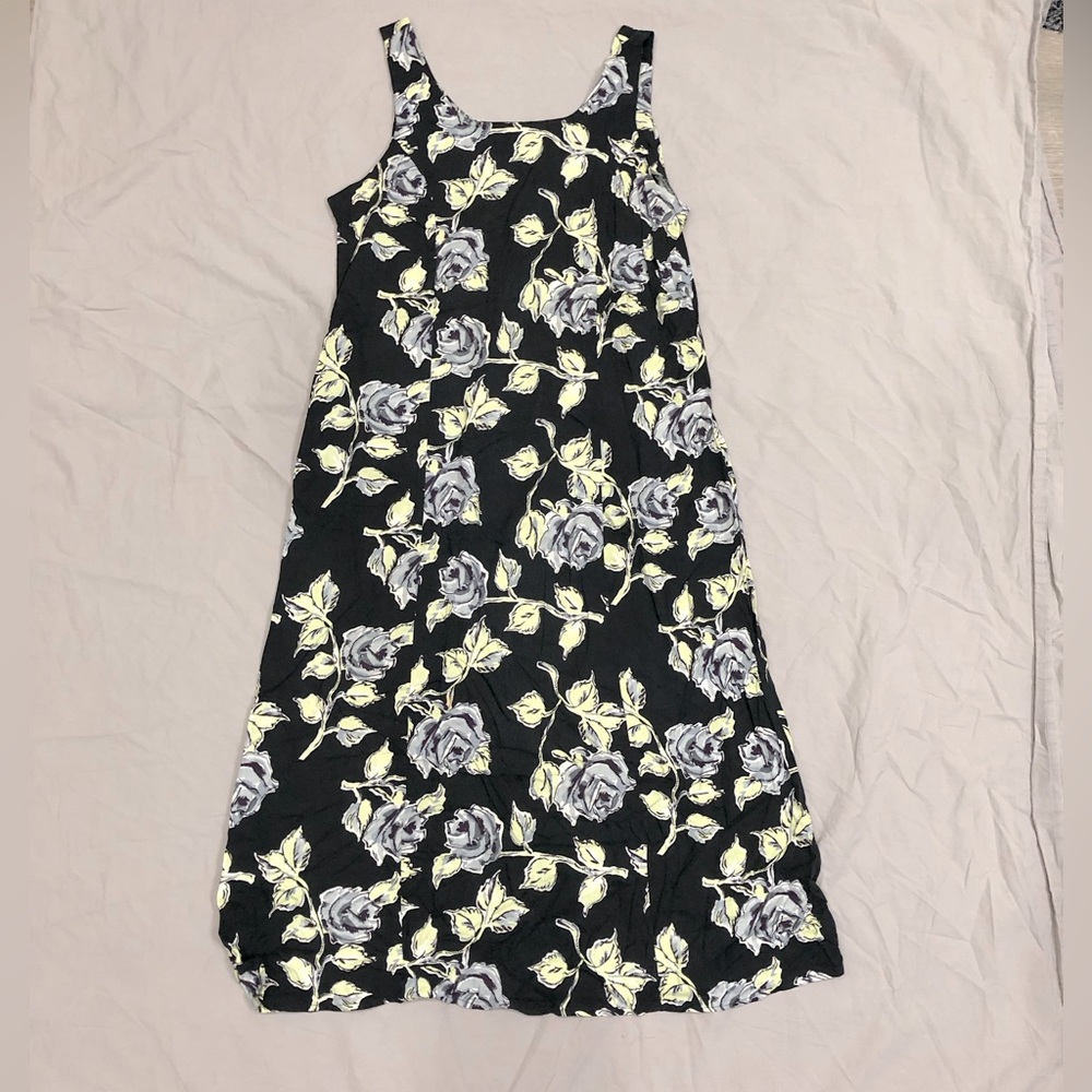 Alexandra Lee. Scoop neck. MIDI dress. Floral.Black/yellow. Size 14.
